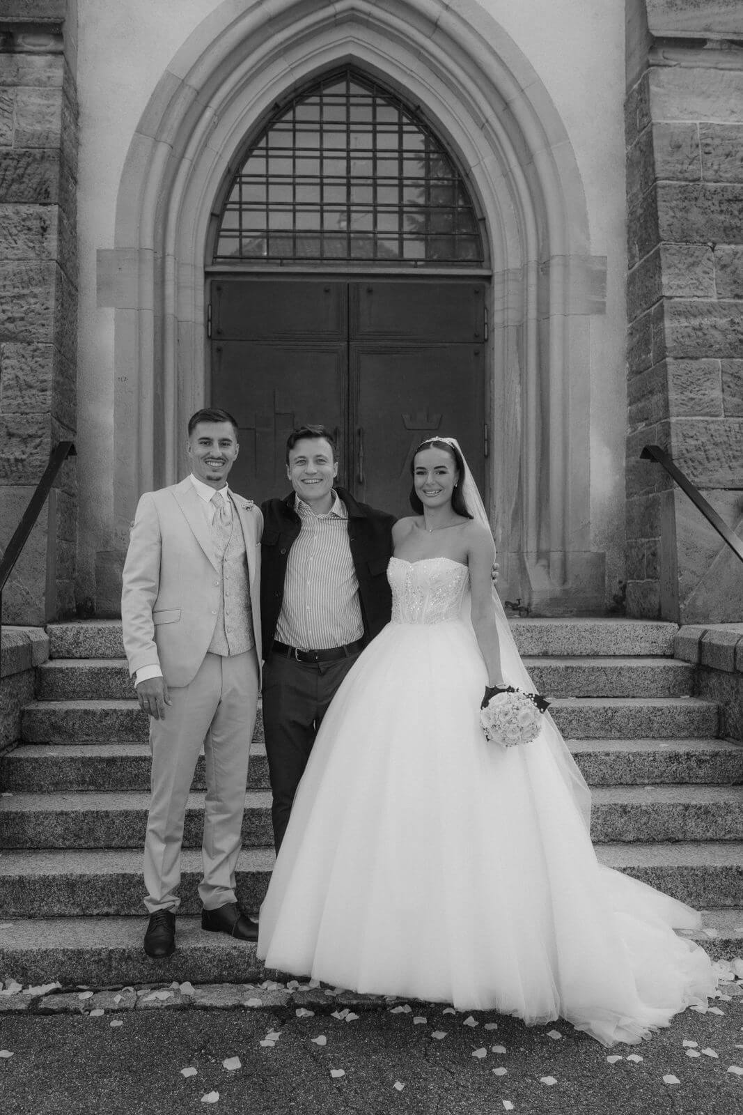 Brautpaar mit Videograf